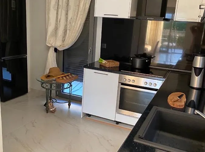 Theodora In Front Of The Sea Ханиоти